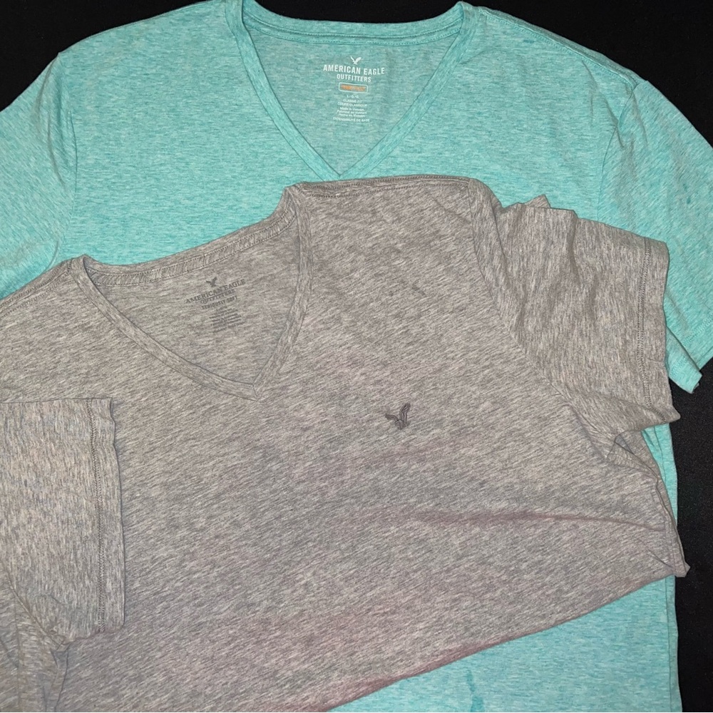 American Eagle | V-Neck T-Shirts